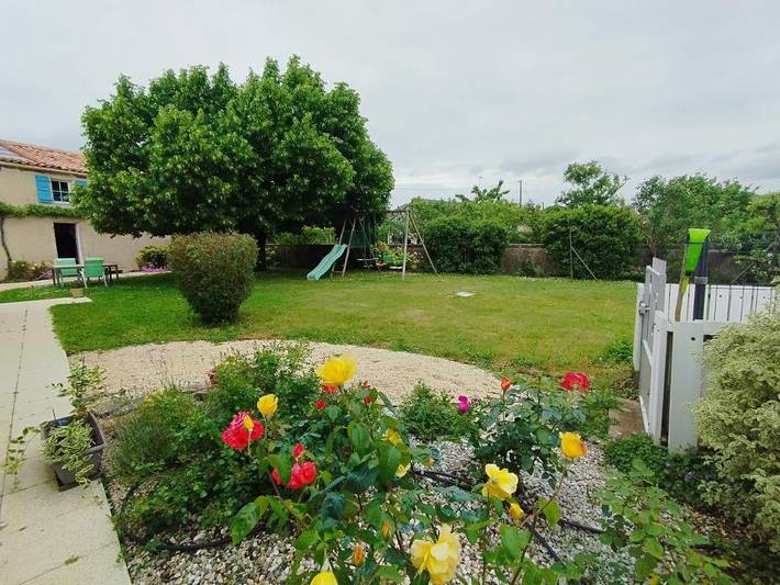 Location de vacances pour 3 personnes, avec jardin à Bouillé-Courdault - 2