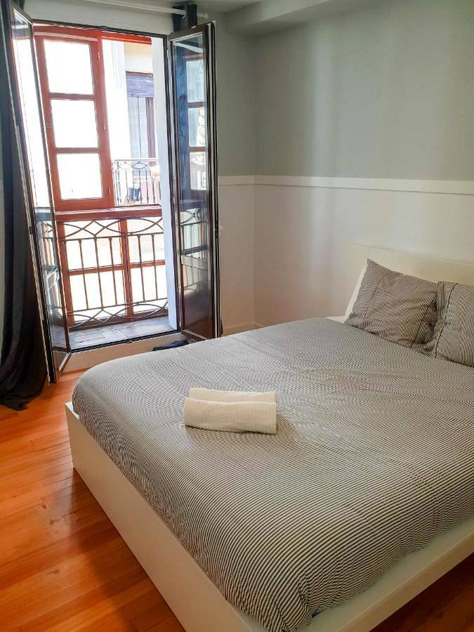 Single Room with Shared Bathroom in Kontxa hondartza - Playa de la Concha (San Sebastian), San Sebastián