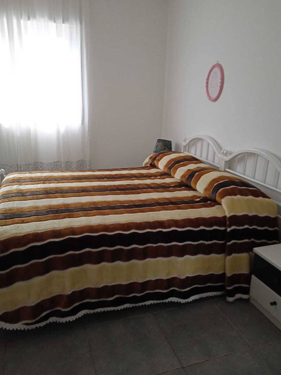 Apartamento entero, Apartamento 'Villa Anna' con vistas al mar, terraza compartida y aire acondicionado. in Roseto Capo Spulico, Golfo de Tarento