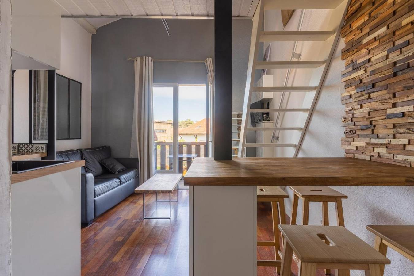Gehele studio, Studio-appartement 'Charmant Mezzanine' met Privéterras en Balkon in Biscarrosse Plage, Biscarrosse