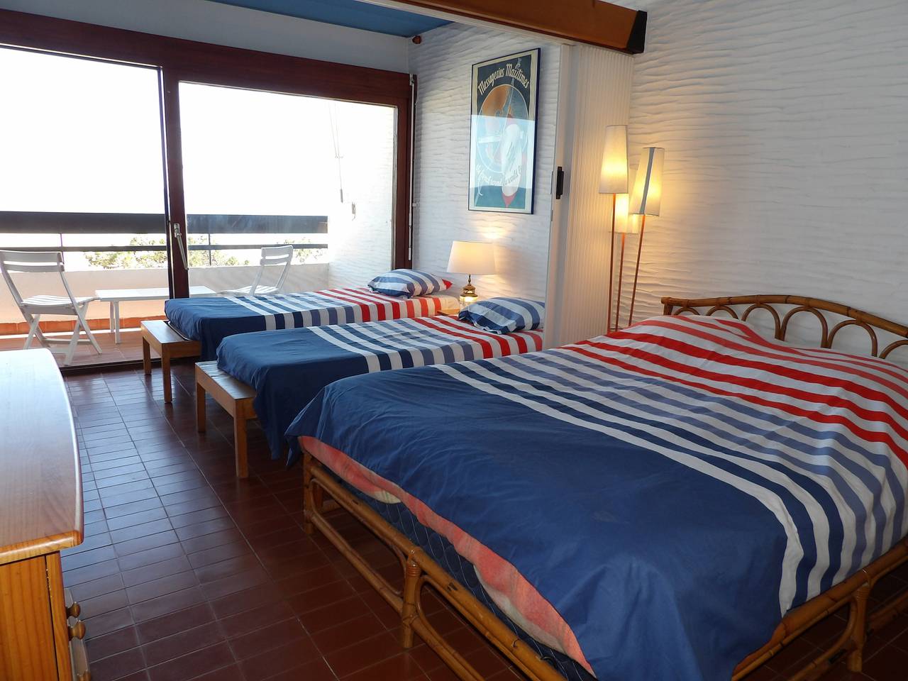 Apartamento entero, Magnífica vista al mar en St Cyprien con los pies en el agua. in Saint-Cyprien-Plage, Saint-Cyprien