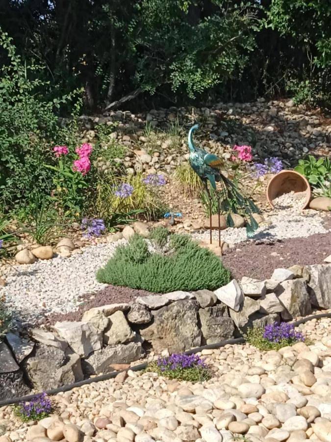 Chambre d’hôte pour 2 personnes, avec jardin ainsi que vue et piscine, animaux acceptés à Orange - 4