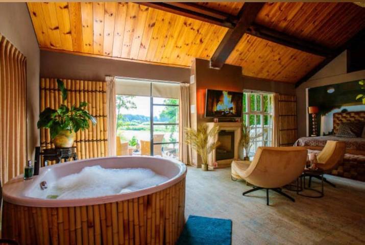 Gîte pour 2 personnes, avec vue sur le lac et jardin ainsi que terrasse et sauna à Bois Le Duc