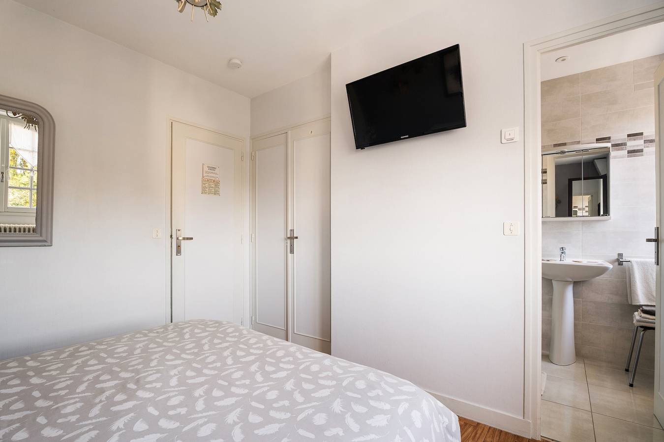 Chambre d'hôtes 'La Mansardière - Chambre 3' avec jardin commun et Wi-Fi in Cancale, Baie du Mont-Saint-Michel