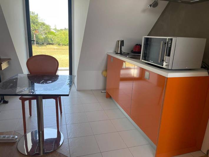 Gîte pour 2 personnes, avec terrasse et jardin ainsi que jacuzzi et piscine à Le Tour-du-Parc - 4