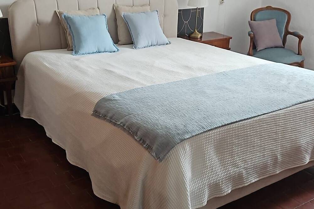 Family home in village center with private garden in Montbrun-les-Bains, Nyons region