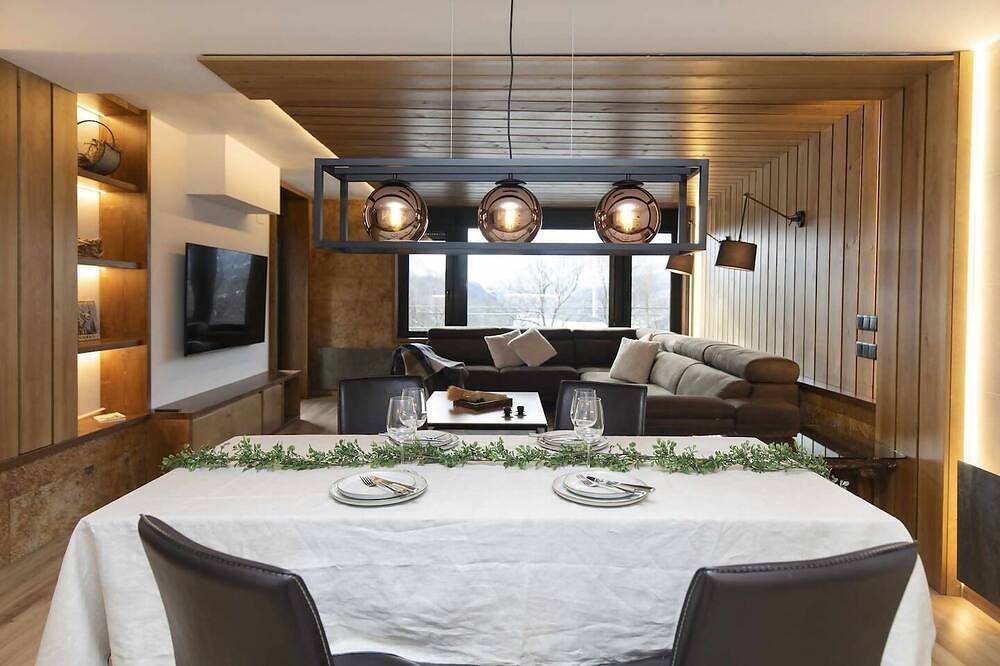 Entire apartment, Casa Bellavista by Bevalle in Panticosa, Spanish Pyrenees