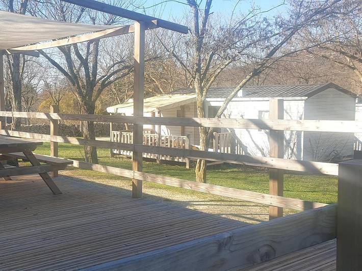 Camping La Résidence d'été - Mobilheim 6 personen - Cottage Premium Clim - 29 m² - 2 Zimmer - 4/6 pers - Klimaanlage & Plancha in Saint-Remèze, Privas (arrondissement)