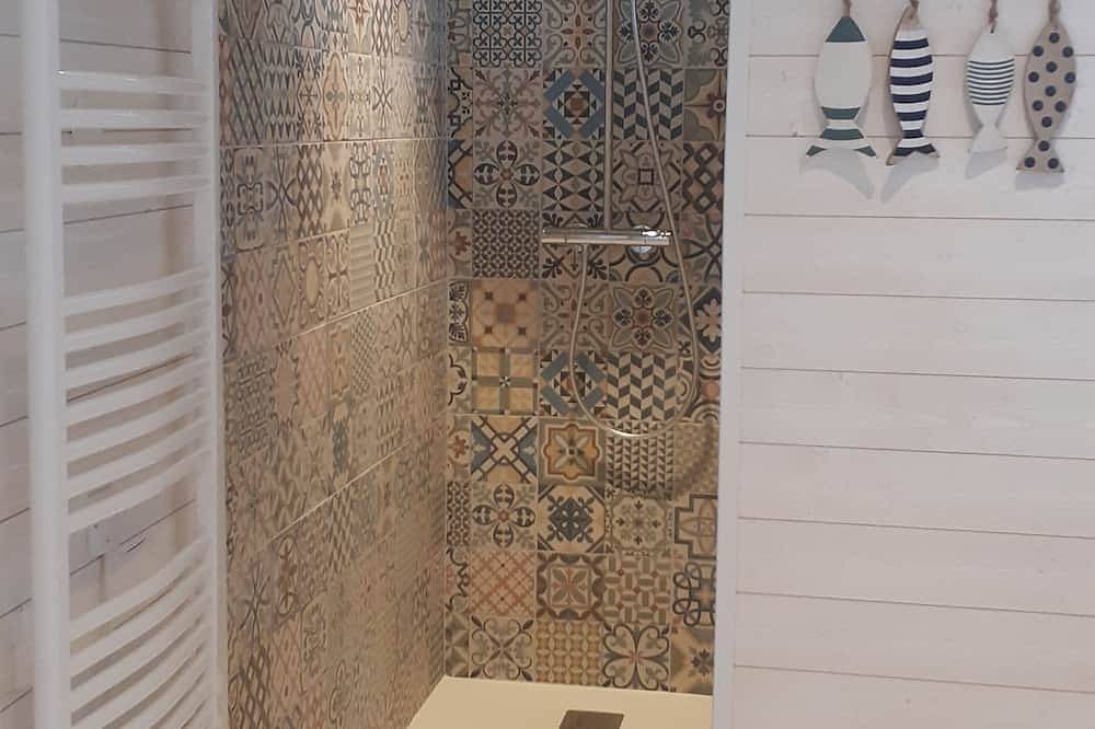 Entire apartment, \"La Mer Bohème\", 1 bed, 2 pers, free secure parking with badge, 8 mn from the beach in Le Portel, Boulogne-sur-Mer region