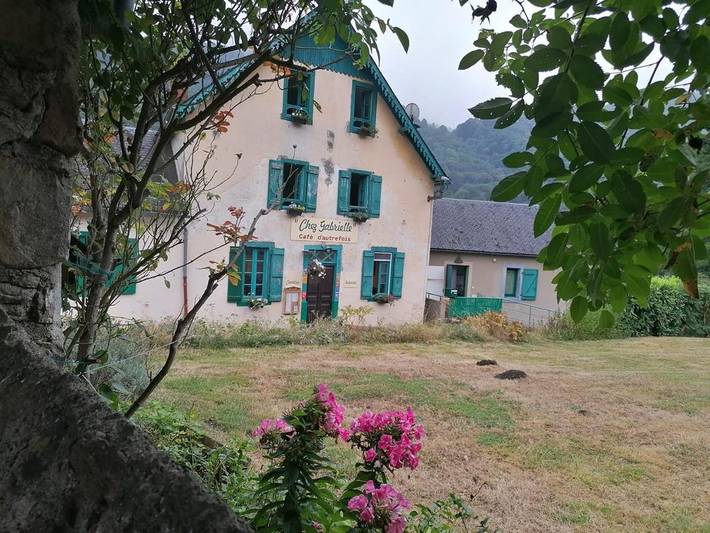 Gîte pour 11 personnes, avec terrasse et vue, animaux acceptés dans Lesponne