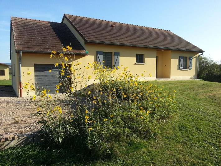 Location de vacances pour 4 personnes, avec jardin et vue à Messey-sur-Grosne - 2