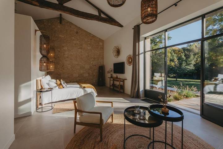 Hôtel pour 2 personnes, avec Terrasse et Jardin ainsi que Piscine et Vue à Fargues-Saint-Hilaire