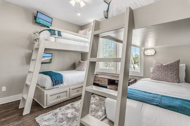 Vacation rental for 16 people, with balcony in Rosemary Beach