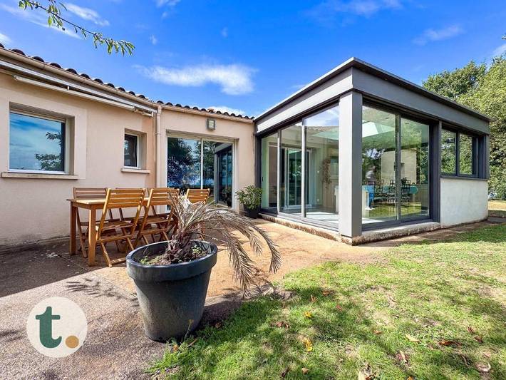 Location de vacances pour 7 personnes, avec jardin et terrasse à Chambretaud - 2