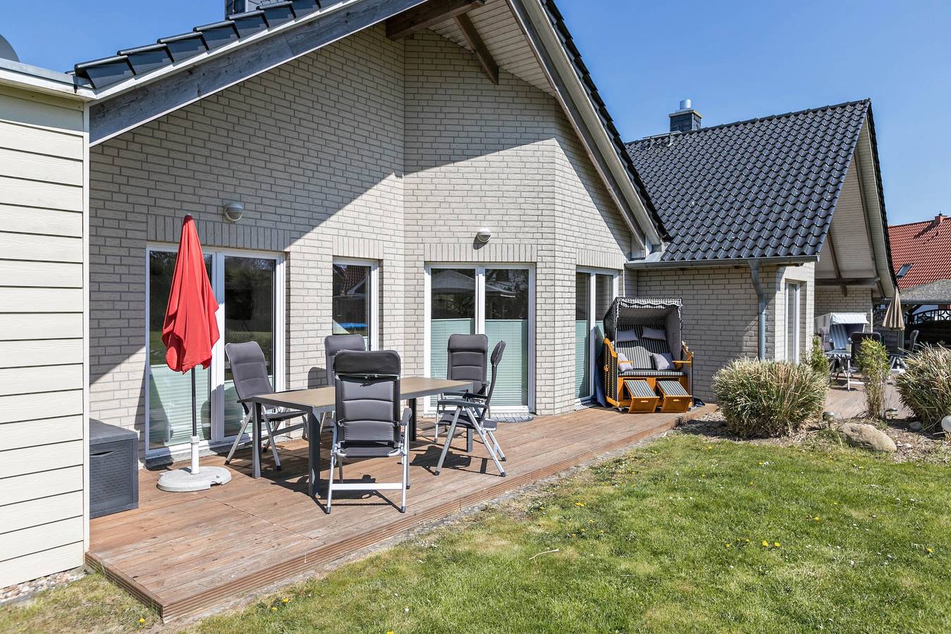 Familienfreundliches "Haus Deik" in Strandnähe mit Garten, Terrasse und Wlan in Büsum, Nordseeküste