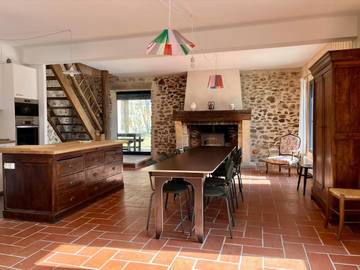 Gîte pour 12 personnes, avec terrasse et jardin à Chézy-sur-Marne