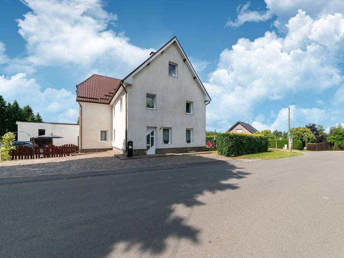 Location de vacances pour 10 personnes, avec Terrasse et Jardin à Butgenbach