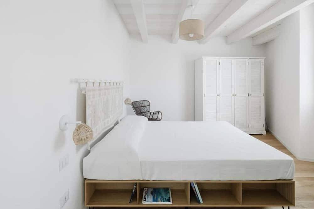 Entire apartment, Altamarea - Large spaces in the historic center in Carloforte, Carbonia-Iglesias Province