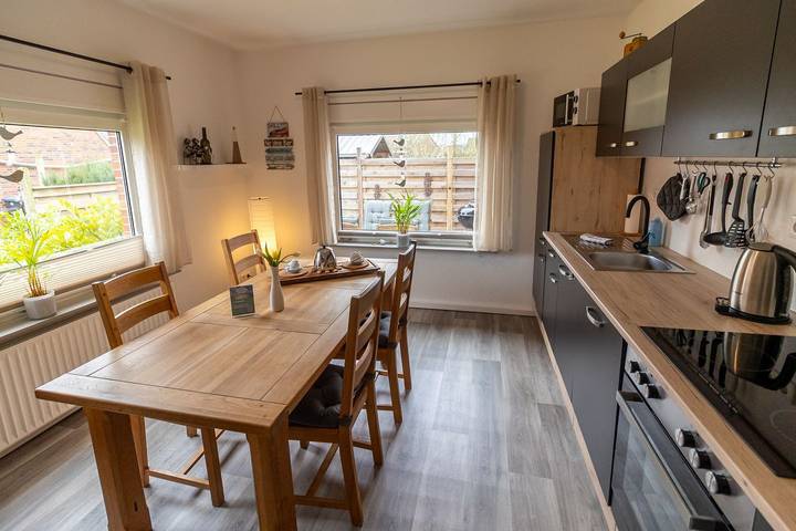 Ferienwohnung für 2 Personen, mit Terrasse und Garten in Hamswehrum