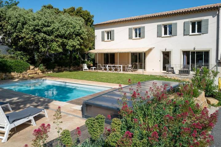 Location de vacances pour 7 personnes, avec Terrasse ainsi que Jardin et Piscine à Lagarde-Paréol