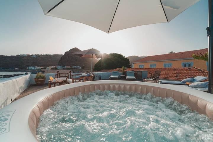 Apartamento para 6 personas, con Balcón y Terraza además de Jardín y Piscina en Playa de Santiago