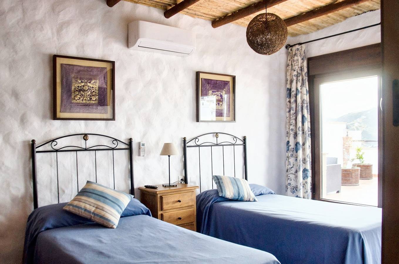 Comfortable House in Canillas de Albaida with Shared Pool in Canillas de Albaida, Málaga Province