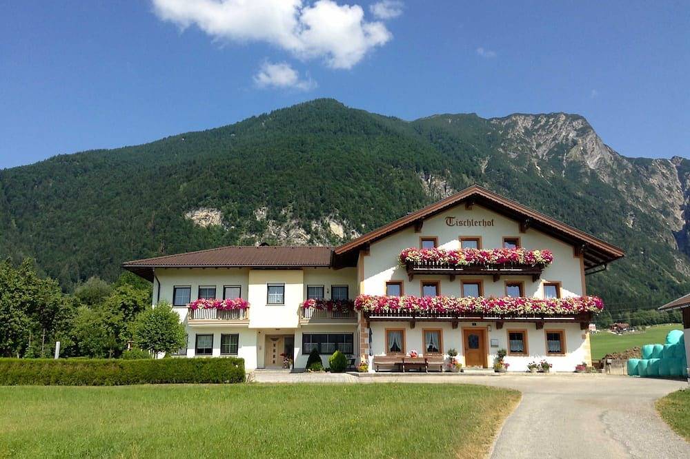 Doppelzimmer 3 - Tischlerhof in Breitenbach am Inn in Breitenbach am Inn, Kaisergebirge