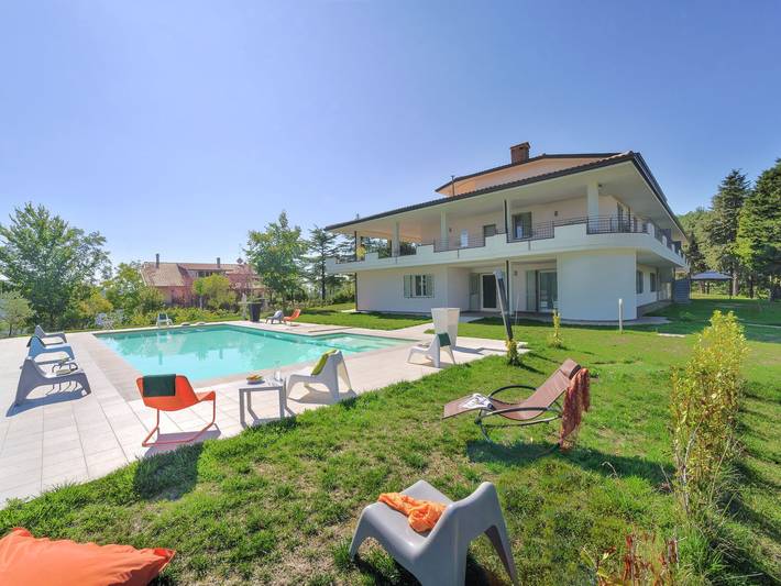 Agriturismo per 5 persone, con Terrazza e Giardino nonché Piscina a Tavullia
