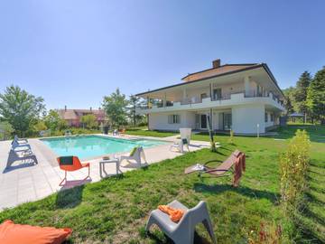 Gîte pour 5 personnes, avec terrasse et piscine, adapté aux familles à Tavullia