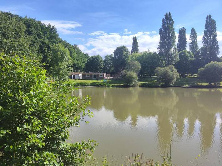 Location de vacances pour 2 personnes, avec vue ainsi que jardin et vue sur le lac à Prunay-Cassereau - 3
