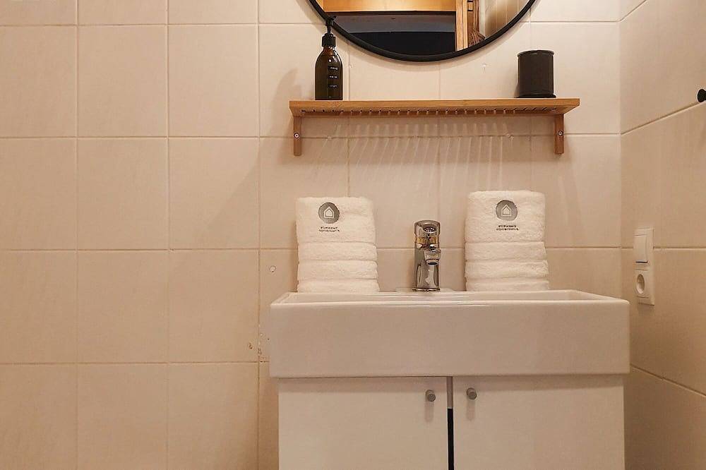 Apartamento inteiro, \"Modern 2-bedroom apartment with free parking.\" in Stubai Alps, Gotzens