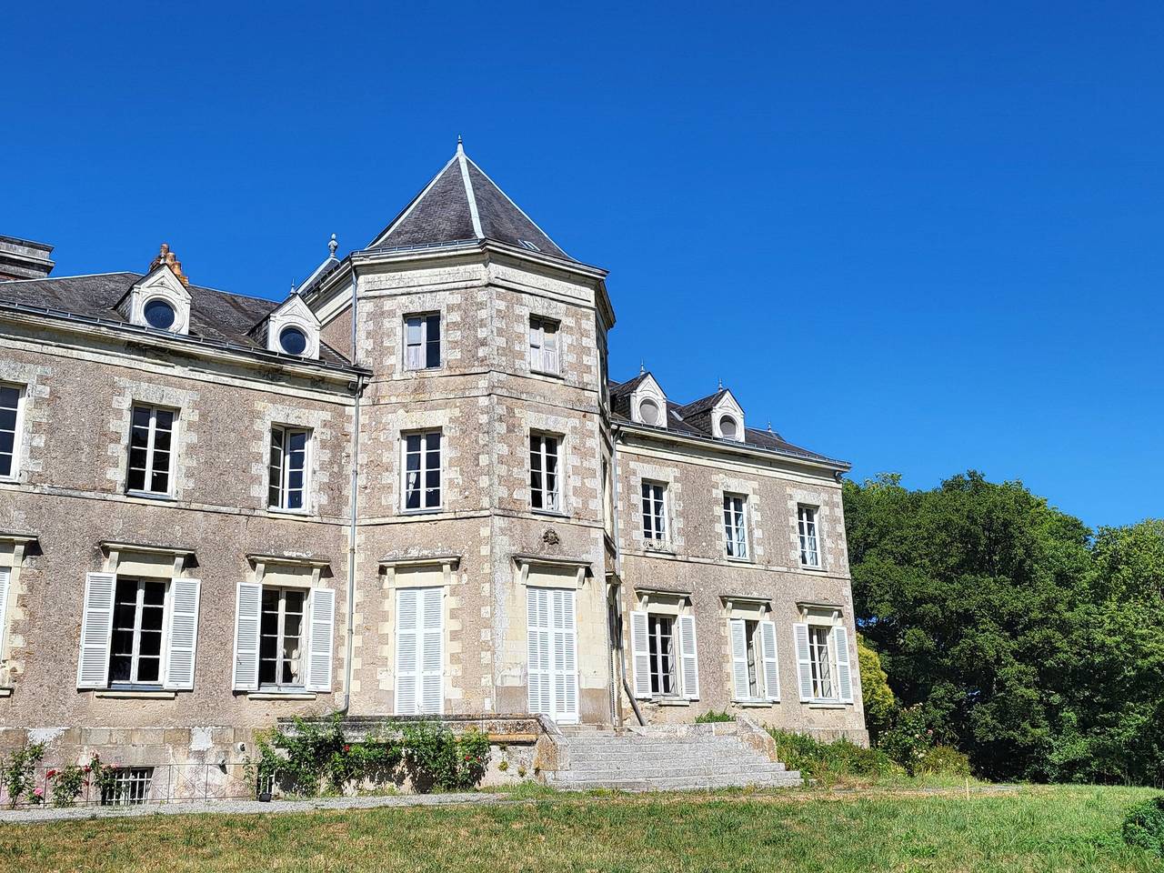 Gîte Charmant au Château - Wifi & Parking Inclus in Saint-Étienne-de-Montluc, Région de Nantes