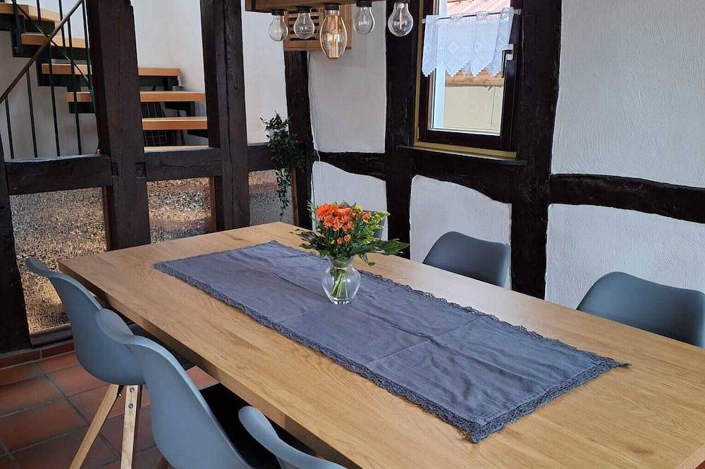 Ganze Wohnung, Ferienwohnung Altstadtblick - zentral gelegen in der Fachwerkstadt mit Balkon in Alsfeld, Vogelsberg Region