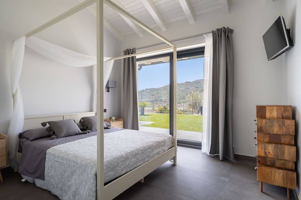 3 Bedroom Modern Villa, Pool, Savoca, East Sicily in Savoca, Messina Province