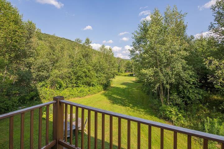 Vacation home for 10 people, with yard, with pets in Vermont