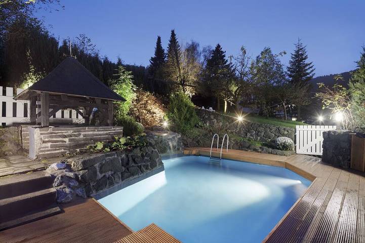 Ferienhaus für 26 Personen, mit Balkon und Terrasse sowie Garten und Sauna in Bödefeld