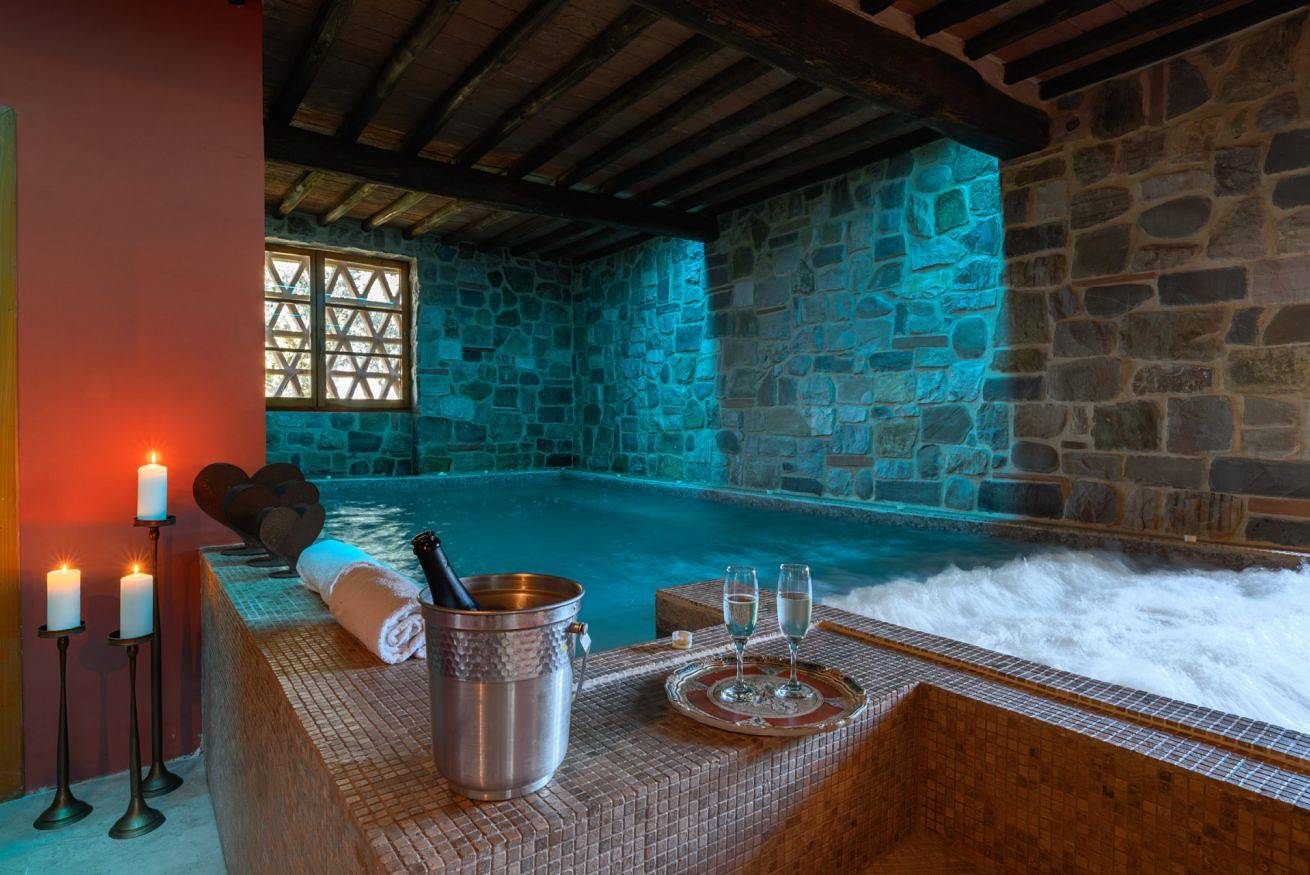 Villa Chianti with exclusive pool and typical barn in Panzano In Chianti, Chianti