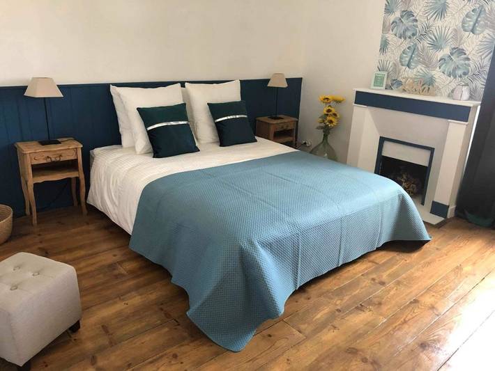 Location de vacances pour 2 personnes, avec Terrasse ainsi que Jardin et Piscine à Puyoô