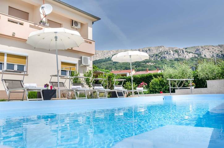 Ferienwohnung für 2 Personen, mit Pool und Balkon in Baska - 4
