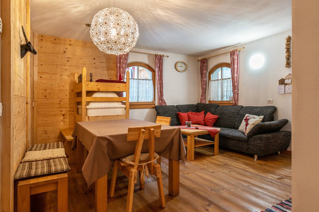 Ganze Wohnung, Ferienwohnung 'Dolomitc Tobià' mit Wlan in Campitello di Fassa, Dolomiti Superski