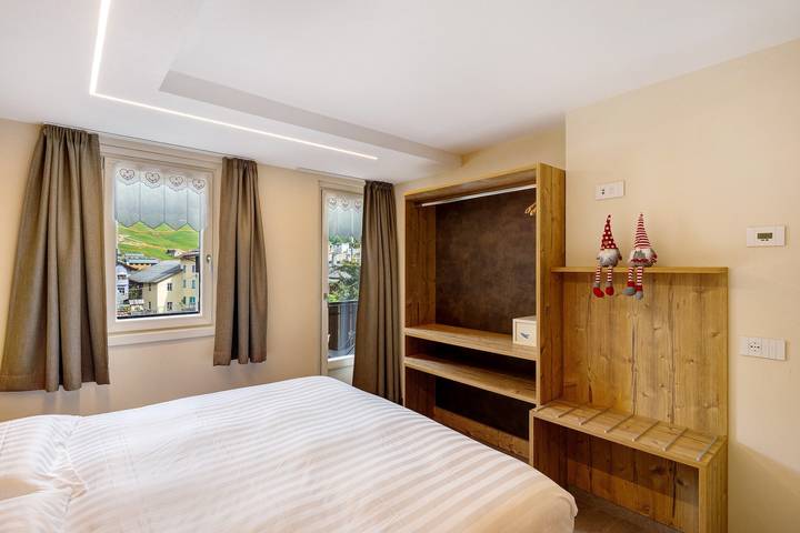Apartamento entero, Apartamento 'A Due Passi Verde' con vistas a la montaña, balcón y Wi-Fi in Livigno (Town), Livigno