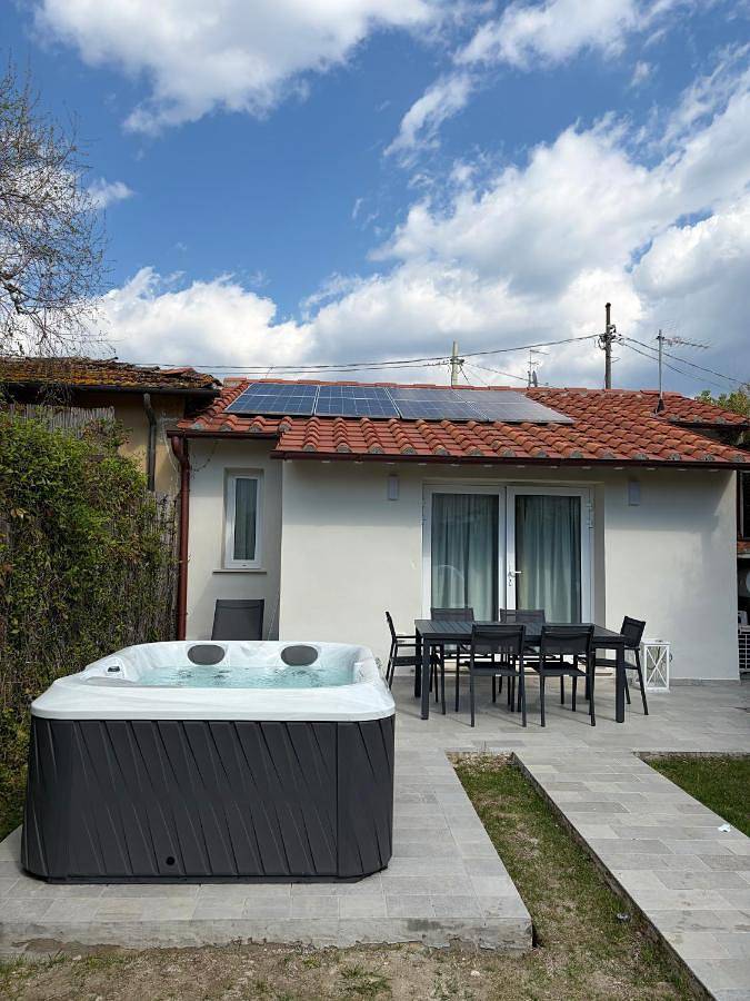 Villa per 4 persone, con piscina e giardino, con animali domestici a Forte dei Marmi