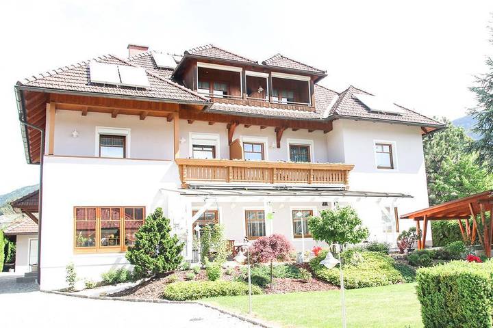 Ferienwohnung für 2 Personen, mit Balkon und Pool sowie Ausblick in Seeboden