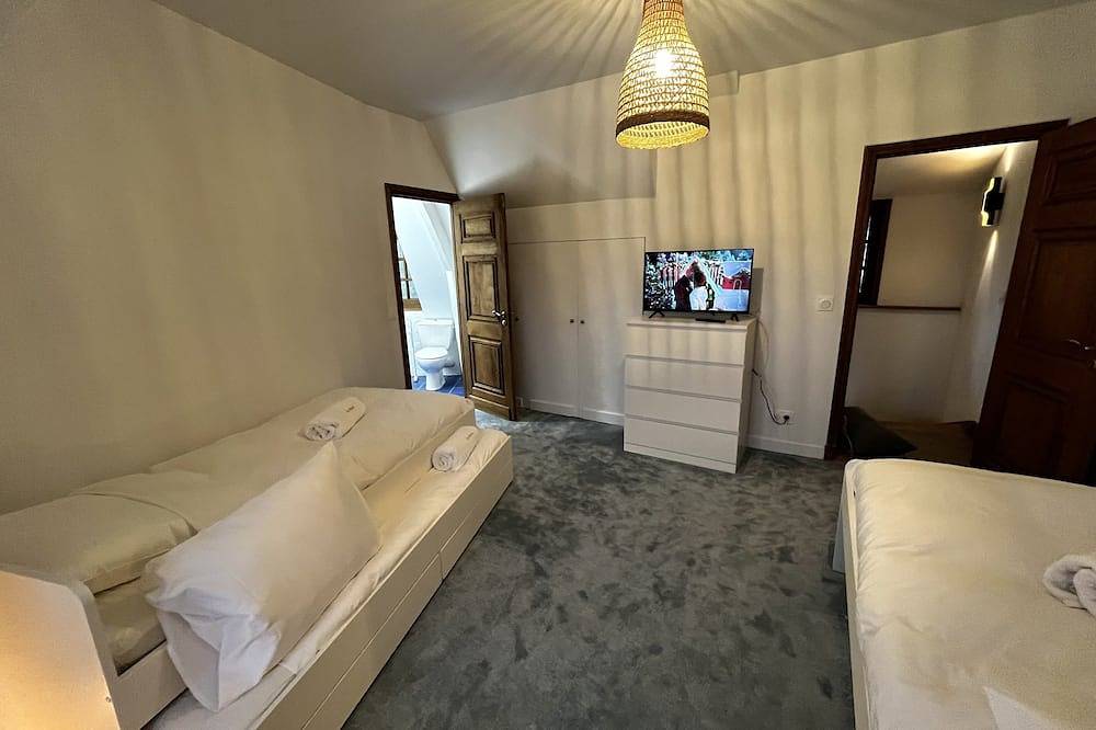 Domaine de la Poterie in Tourgeville Renovated in 2022 with heated swimming pool and tennis courts in Tourgéville, Lisieux region