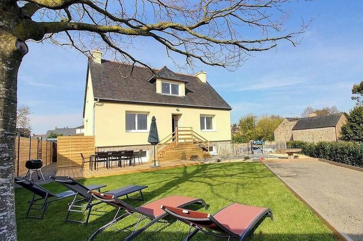 Location de vacances pour 7 personnes, avec terrasse et jardin à Pommeret