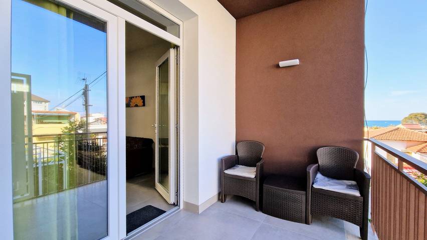 Entire apartment, Apartment 'Appartamento Della Luna 2' with Sea View, Balcony and Wi-Fi in Alcamo Marina, Alcamo