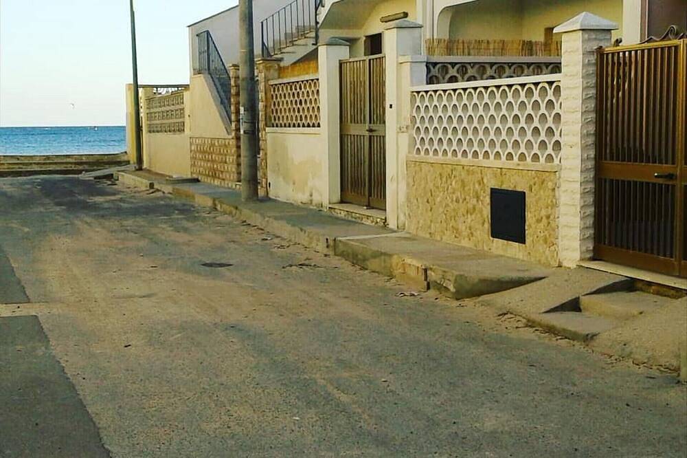 Villa Only 10 Meters From The Sea And The Center Of The Country in Torre Lapillo, Gulf of Taranto