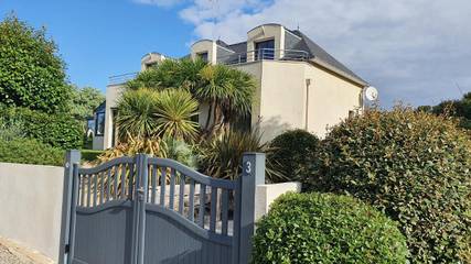 Chambre d’hôte pour 2 personnes, avec balcon ainsi que jacuzzi et jardin à Saint-Avé