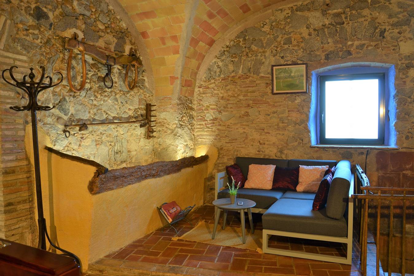 Can Padrosa Country House – Restored 17th-Century Farmhouse for Groups up to 11 in Riumors, Upper Empordà