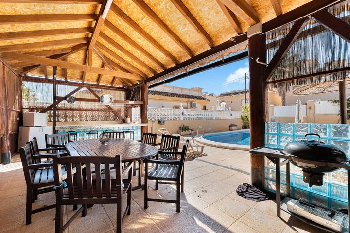 2 Apartamentos en Villa "Sol y Felicidad" con Piscina, Terrazas y Wi-Fi in Orihuela, Costa Blanca